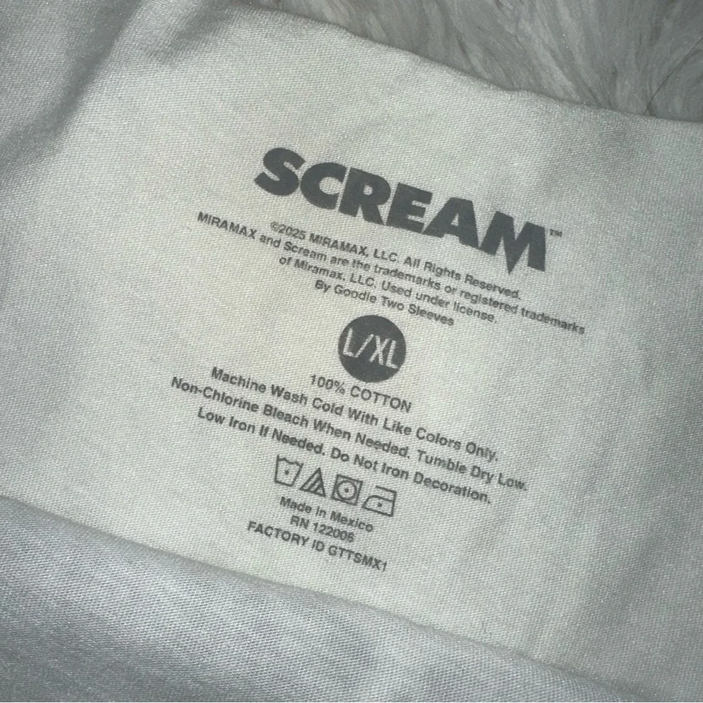 UO • Scream Graphic Off The Shoulder Tee Shirt Dress - Picture 3 of 12